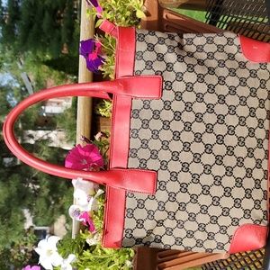 GUCCI gg Beautiful Authentic Vintage Classi Monogram Canvas Tote.